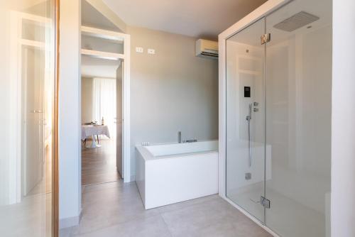 GG8 Hotel & Suite SPA Room Type - King Room with Spa Bath