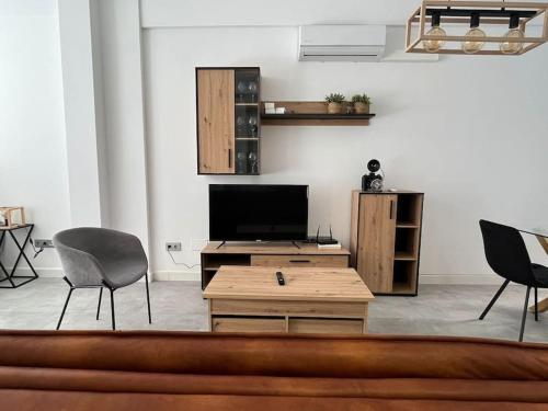 One-Bedroom Apartment image 6