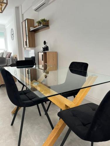 One-Bedroom Apartment image 4