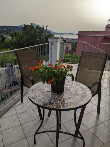  Tuttiacasaditeresa Rooms in Procida