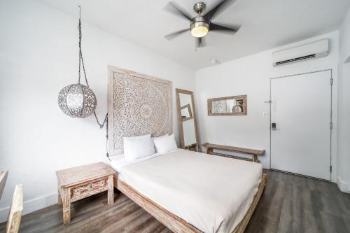 Treehouse Studio Hotel - image 2