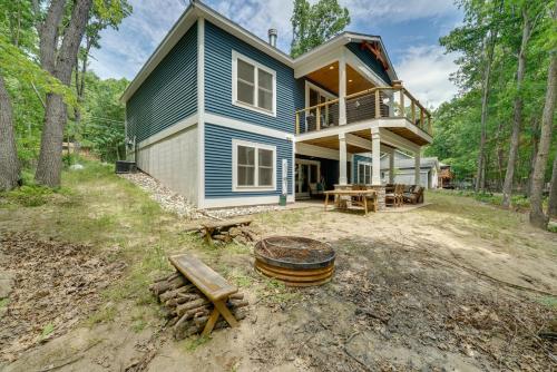 Dock & Yard Games: Lakefront Michigan Getaway! in Branch Township (MI)