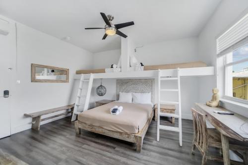 Treehouse Studio Hotel - image 12