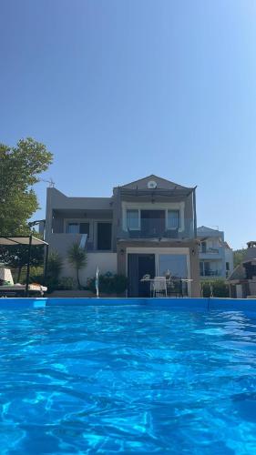 Gyra Villas - Seaview Villa Fivos with private pool 3