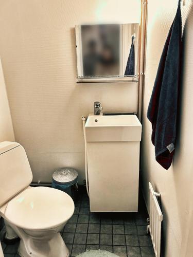 Баня, Wanha Koulu Tahko 2h Huone, Sauna, Minikeittio, Rinteet Spa Ravintola 6km, Sali, Wifi, Lemmikit OK,  in Нилсия