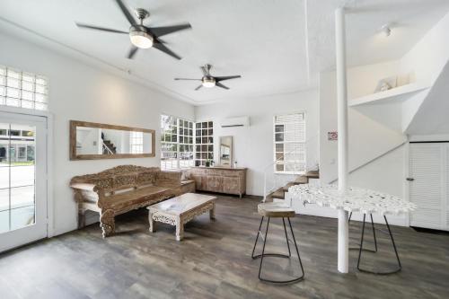 Treehouse Studio Hotel - image 6