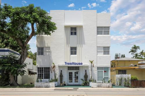 Treehouse Studio Hotel - main image