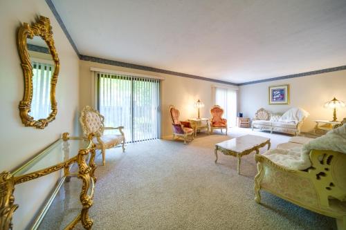 Pet-Friendly Cleveland Area Retreat Near Lake Erie in , USA