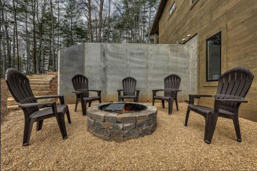 Secluded Luxury Lodge Near Downtown Blue Ridge - Great Views in Blue Ridge, USA