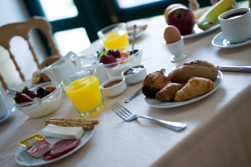 Delphi Art Hotel - image 14
