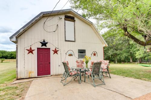Quiet Countryside Weaubleau Home w/ Patio & Grill! in Galmey (MO)