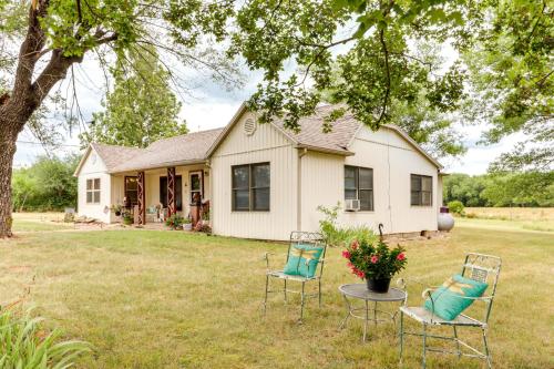 Quiet Countryside Weaubleau Home w/ Patio & Grill! in Galmey (MO)