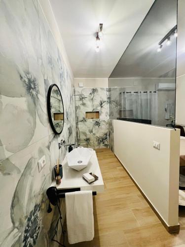 Double Room with Balcony image 10
