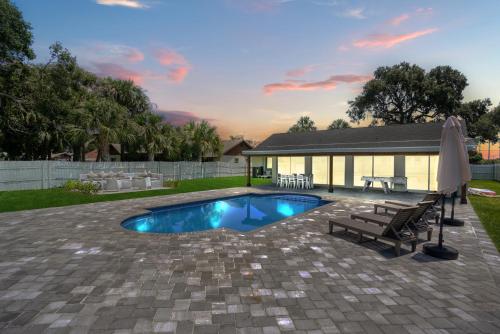 Pickleball Court Heated Pool Fire-Pit West Palm Beach - 8 min to beach in West Palm Beach, USA
