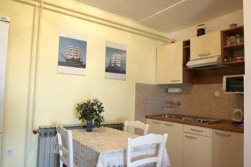  Apartment Rona Alba in Ičići