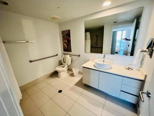 1B/1B Apartment in Hallandale Amazing Views in Hallandale Beach, USA
