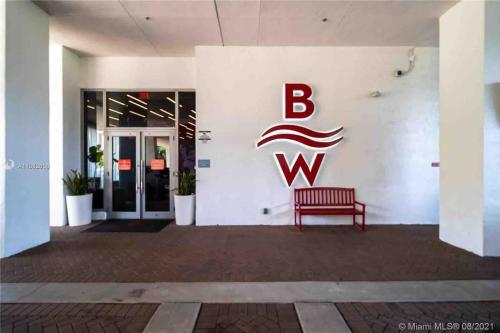 1B/1B Apartment in Hallandale Amazing Views in Hallandale Beach, USA