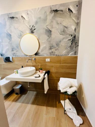Deluxe Double Room with Shower image 10