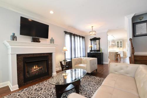 Luxury Home near Wrigley, Boystown & Andersonville in Chicago, USA
