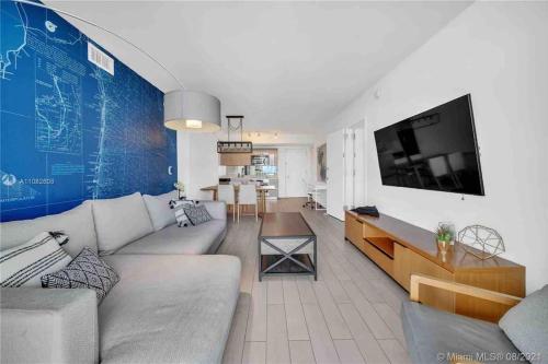 Apartment in Hallandale Beach 1B/1B