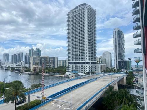 Apartment in Hallandale Beach 1B/1B