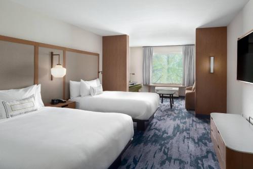 Larger Guest room, 2 Queen, Sofa bed