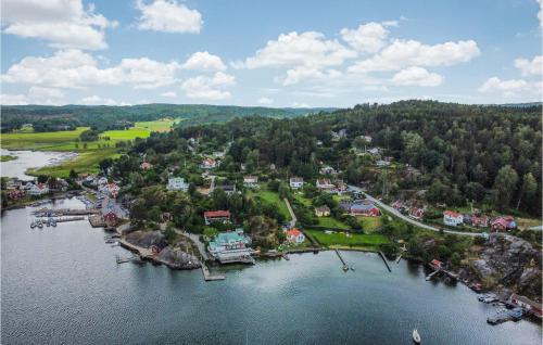 Awesome Home In Henn With House Sea View