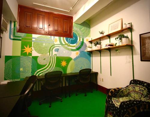 Green Tortoise Hostel