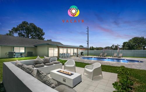 Pickleball Court Heated Pool Fire-Pit (West Palm Beach) - 8 min to beach