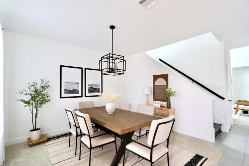 Luxe Living 4-bedroom with fireplace & game room in Little Elm, USA