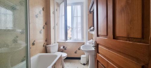 Double Room with Park View image 4