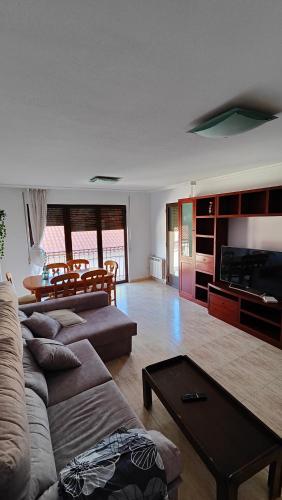 Encantador Apartamento de 3 Habitaciones, Terraza y Azotea en el Centro de San Javier