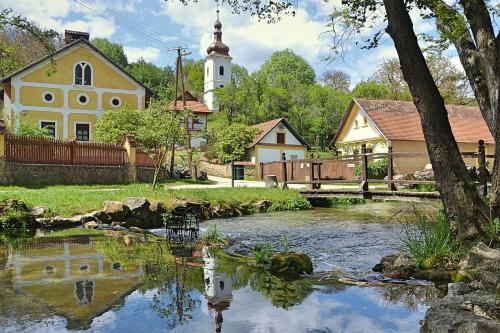 Zuzmó Guesthouse, Jósvafő, Aggtelek National Park - Stylish 150 year old farmhouse for 10 guests