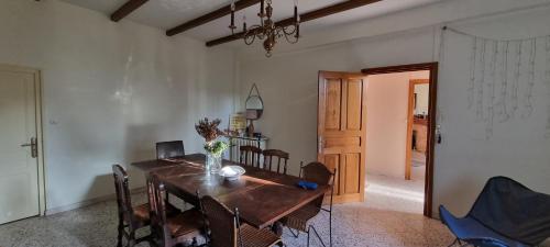 Family Room with Garden View image 2