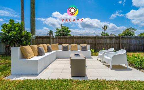 WEST PALM BEACH-Picklebll Court, Basketball Court, Heated Pool, Fire Pit in Lake Worth, Vereinigte Staaten von Amerika