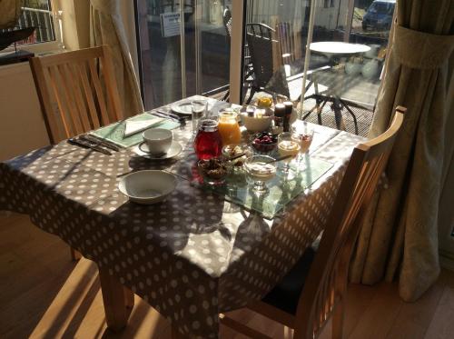 Toit ja joogid, Stonewater House Vegan Bed and Breakfast in Lamlash