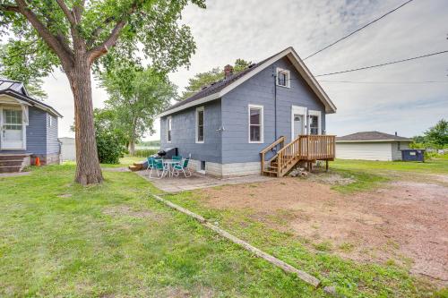 Lakefront Mound Getaway Near Snowmobiling Trails!