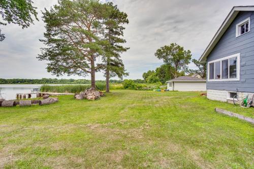 Lakefront Mound Getaway Near Snowmobiling Trails!