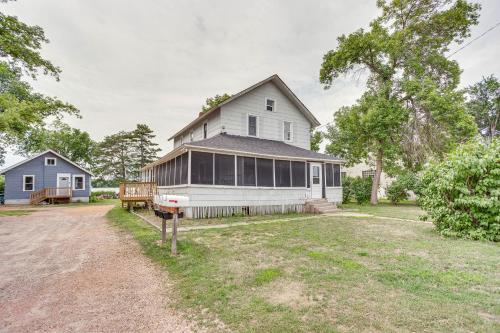 Lakefront Mound Getaway Near Snowmobiling Trails!