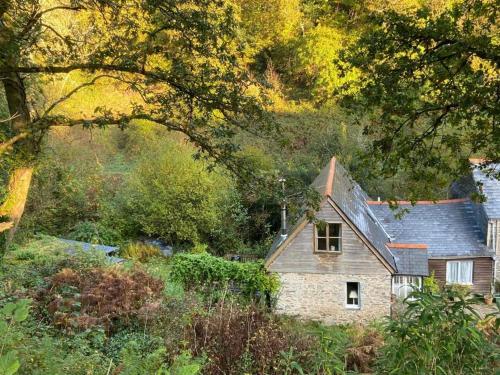 Watermill Cottages - 18th Century converted Mill 10 mins from beach