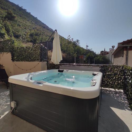 Relax apartment Split area with jacuzzi and mountain view