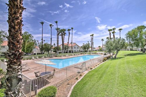 Palm Desert Townhome with Pool Access and Golf Course!