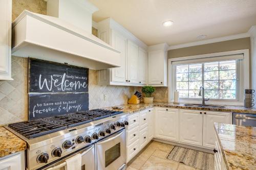 Palm Desert Townhome with Pool Access and Golf Course! in Palm Desert, USA