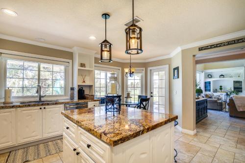 Palm Desert Townhome with Pool Access and Golf Course! in Palm Desert, USA