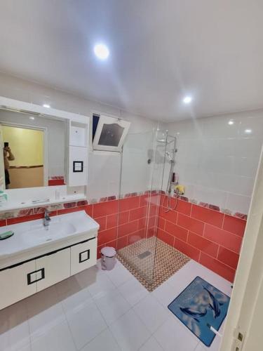 חדר אמבטיה, Grand Appart T5 avec Grande terrasse vue sur Mer in Tigzirt