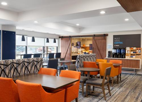 홀리데이 인 익스프레스 인디애나폴리스 공항 바이 IHG - 숙소 외관