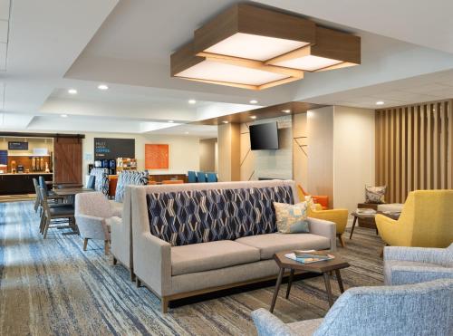 Buitenkant, Holiday Inn Express Indianapolis Airport in Plainfield