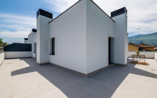 Ático en Llanes con gran terraza, piscina y pista de paddel