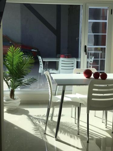 One-Bedroom Apartment image 3