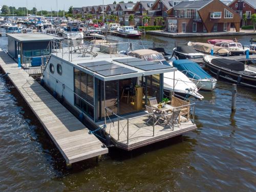 B&B Uitgeest - Tiny Houseboat De Woudaap - I - Bed and Breakfast Uitgeest